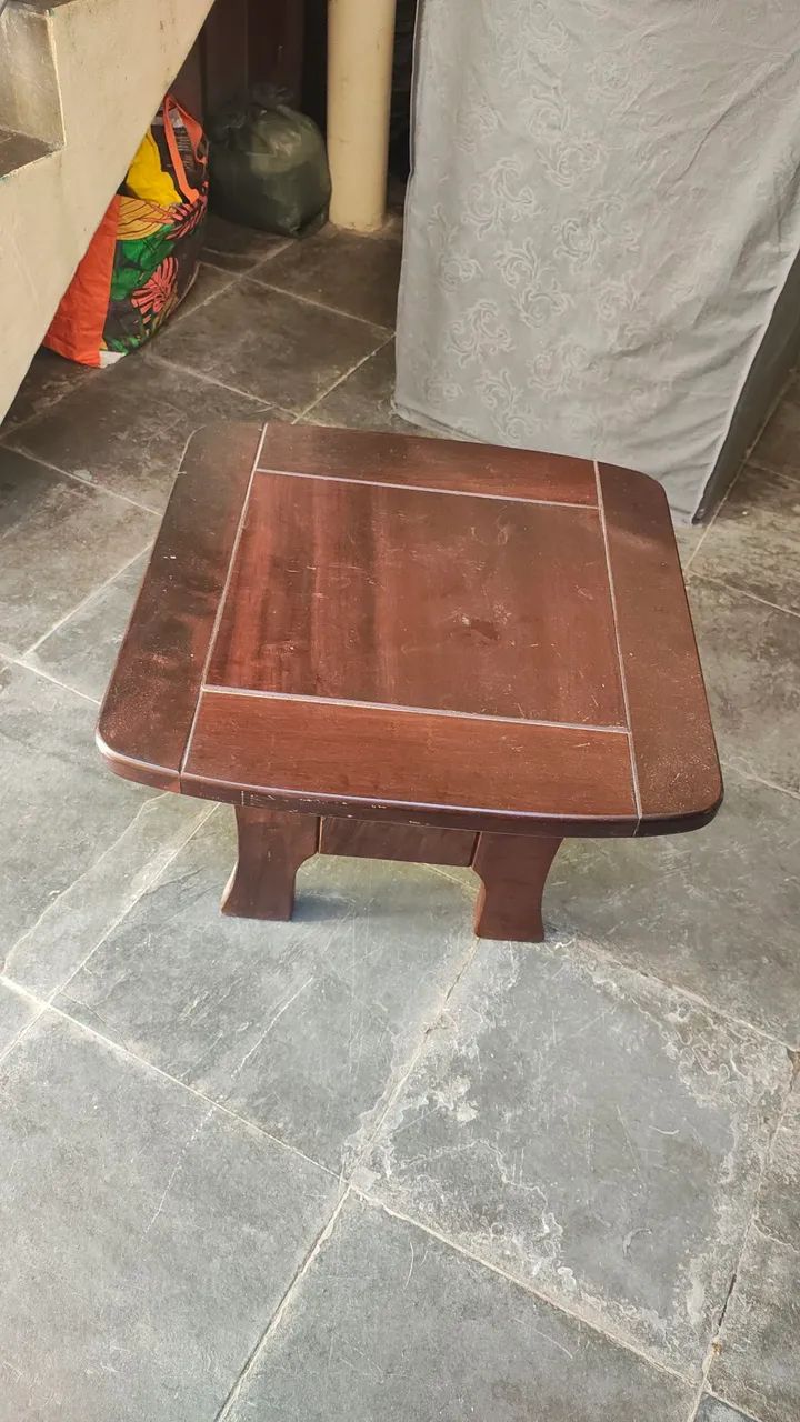 Mesa de centro madeira maciça 60×60 usado  - Foto 2