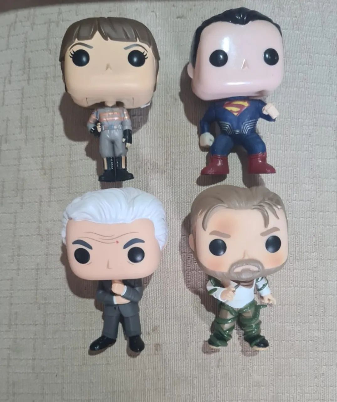 lote 4 bonecos Funko Pop Original - Superman,  Stranger Things, Ghostbusters - Loose - Foto 2
