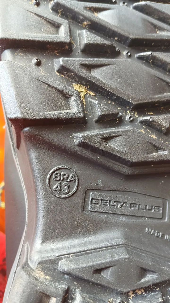 Botina brasileira impermeável 43 - Foto 3