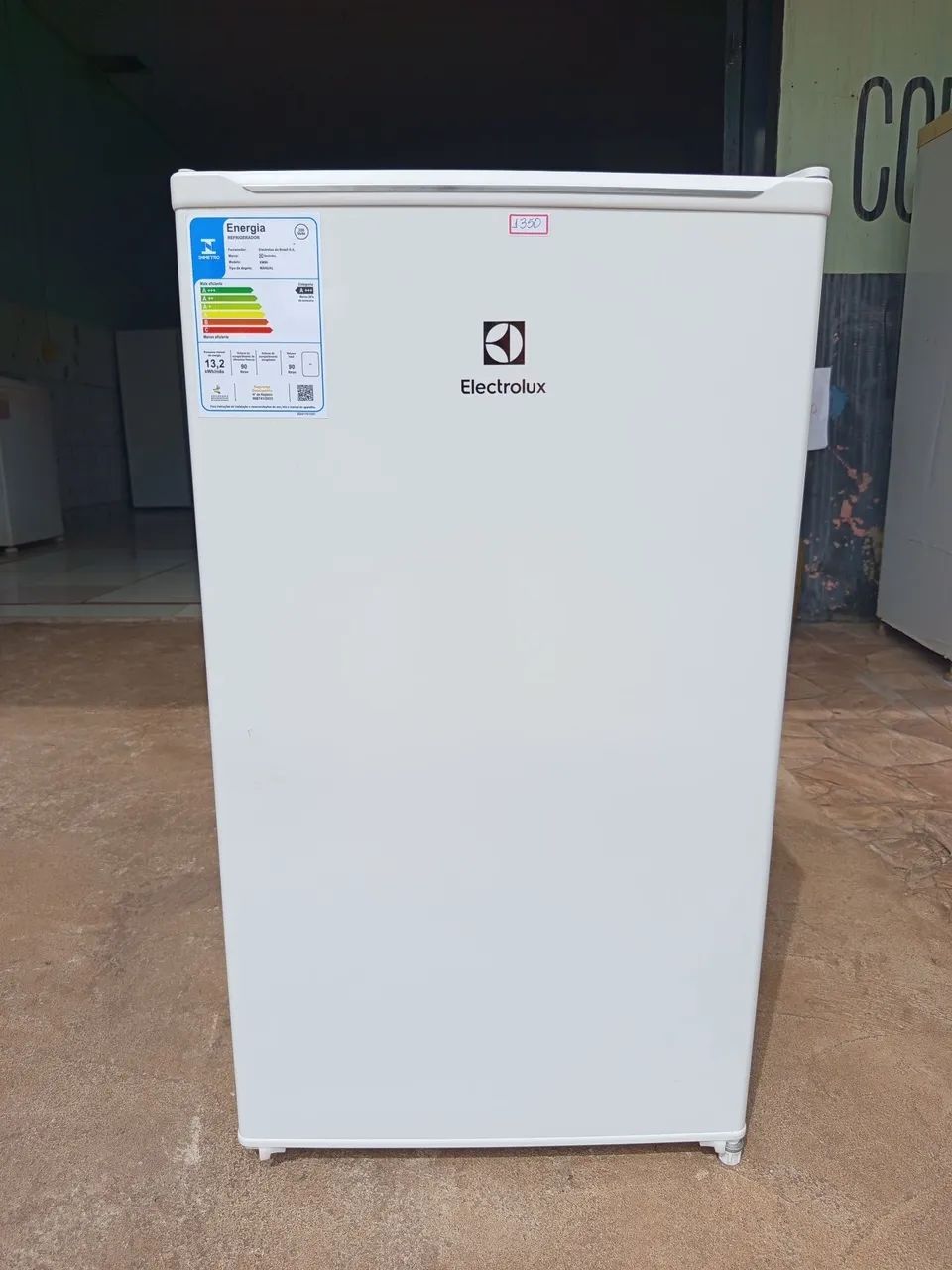 Frigobar Electrolux 90 Litros com controle de temperatura Efficient Branco EM90.