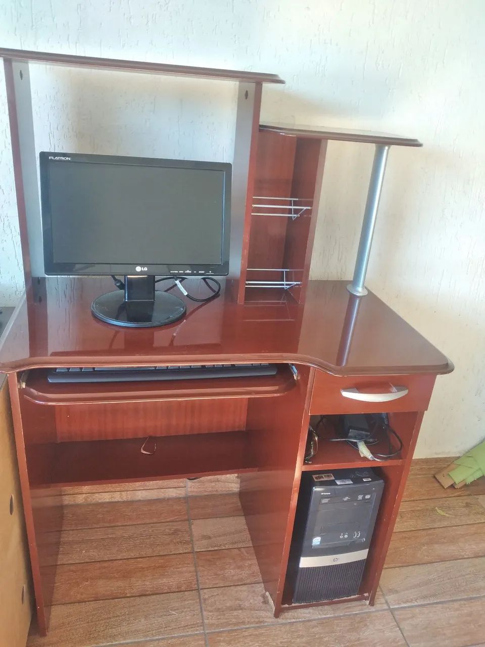 Rack para computador  100 reais 