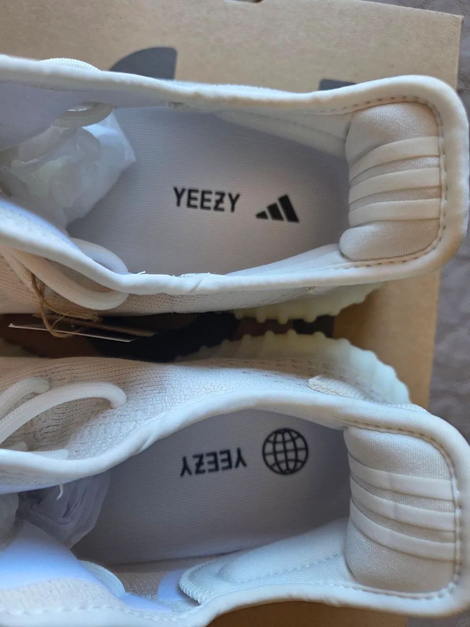 Tênis Adidas Yezzy 350v2 bone - Foto 2