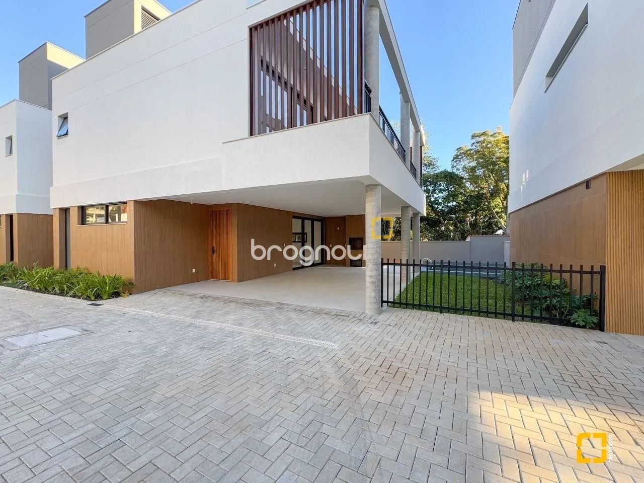 Casa nova em condomínio - 3 suítes - Pátio piscina - Cacupé - Florianópolis - SC