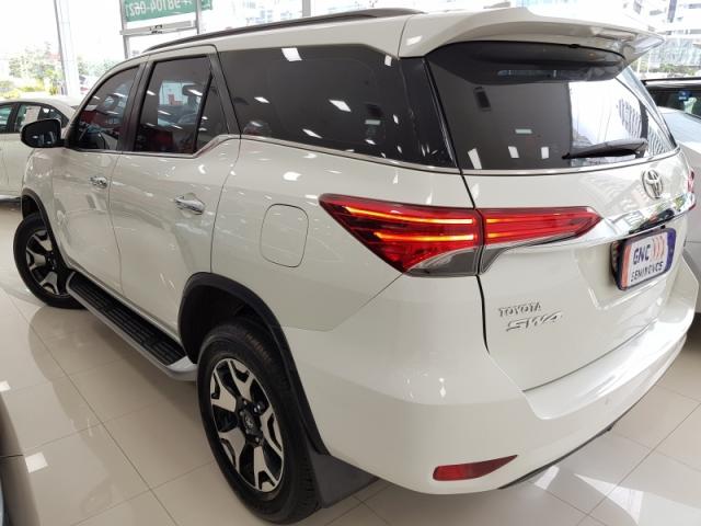 TOYOTA HILUX SW4 2.8 SRX DIAMOND 4X4 7 LUGARES 16V TURBO INTERCOOLER DIESEL 4. - Foto 4