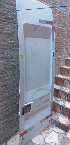 Porta direita iveco gran furgone R$ 1.000