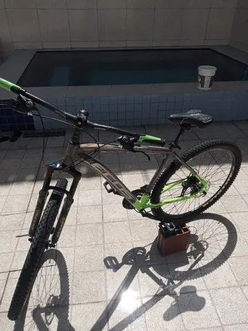 Bicicleta aro 29 com poucos dias de uso.