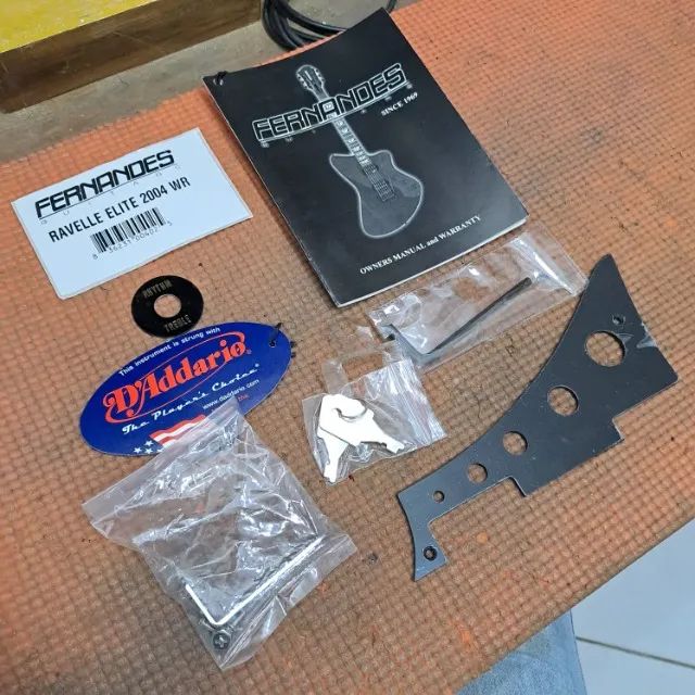 Guitarra Fernandes Revelle Elite com Sustainer Infinito