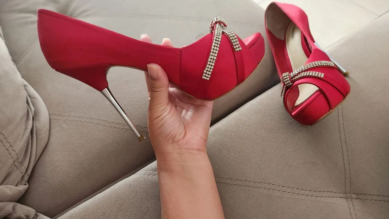 Sandálias Vermelhas com Strass - Foto 3
