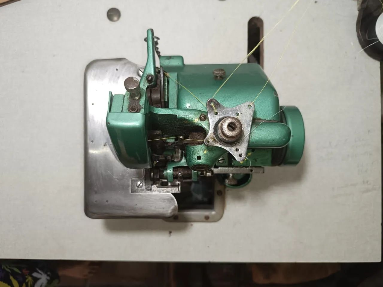 Máquina de costura Singer  - Foto 6