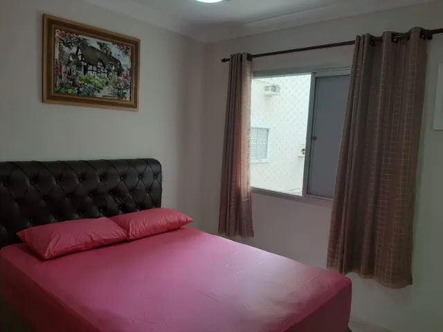 Apartamento reformado, 03 quartos, a duas quadras da praia, excelente localização.