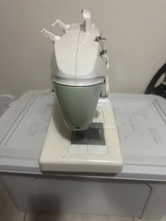 Máquina de costura singer bela - Foto 5