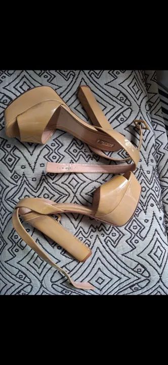 Sandália da marca Schutz 