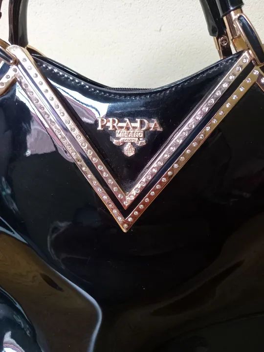 Bolsa feminina preta com detalhes em strass - Foto 2