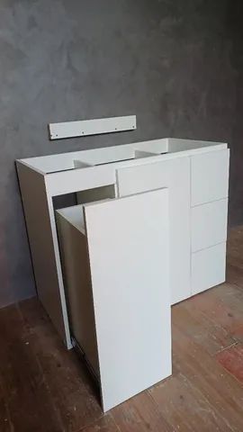 Vendo Armario de Banheiro Novo em MDF com Cesto de Roupa Suja  - Foto 3