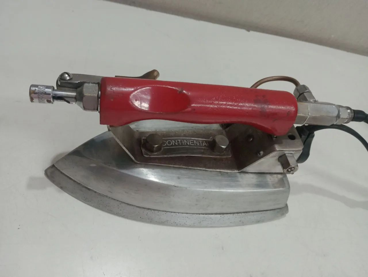 Ferro de passar a vapor Continental 