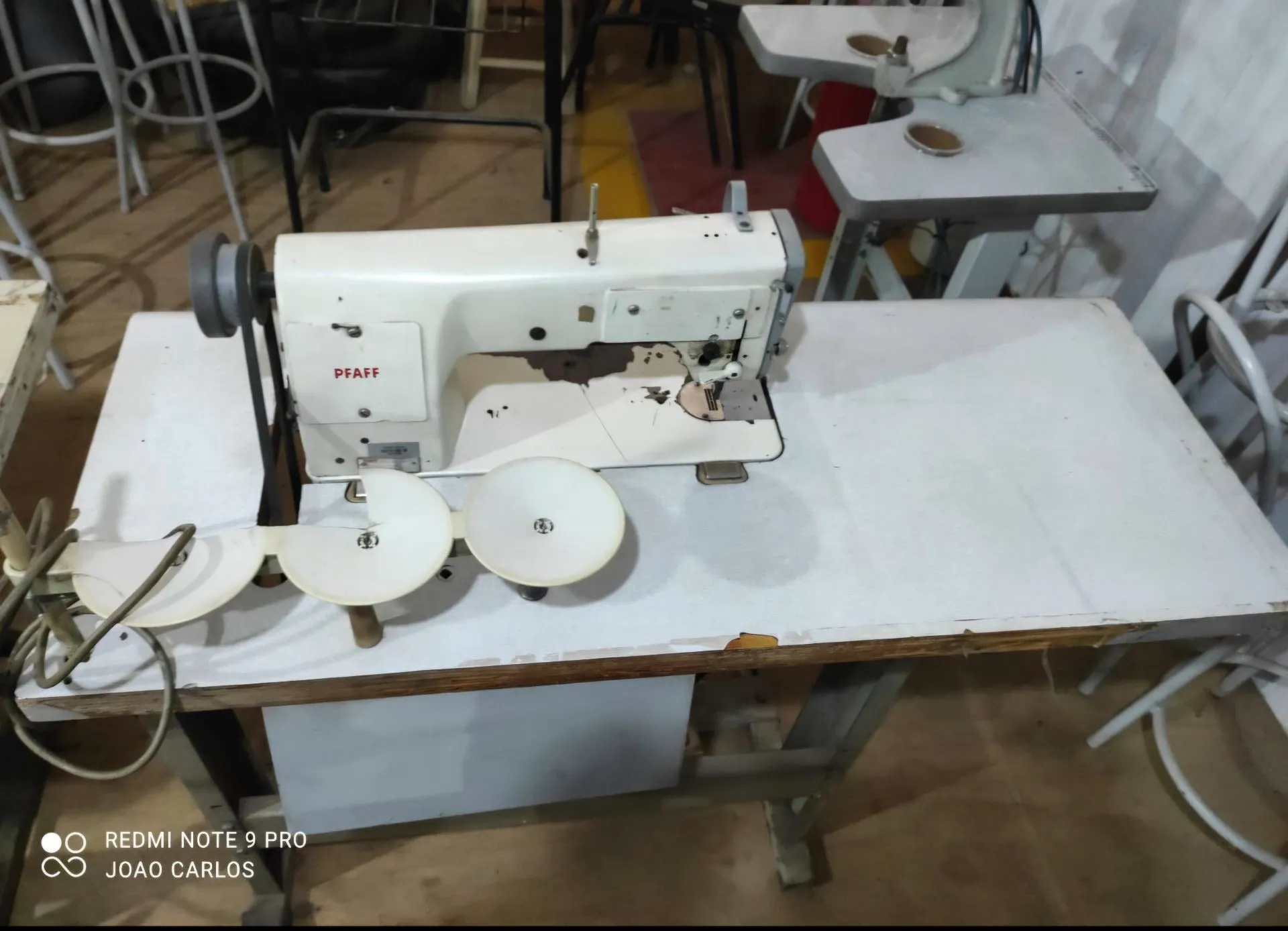 Máquina de costura simples industrial em ótimo estado