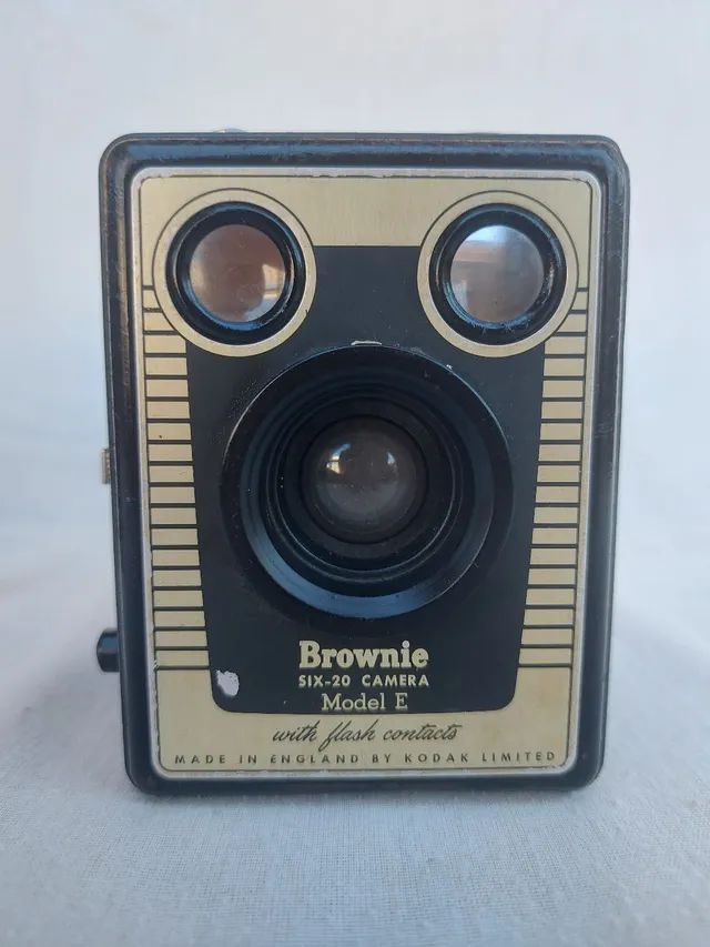 Camera Fotográfica Brownie six-20  - Foto 2