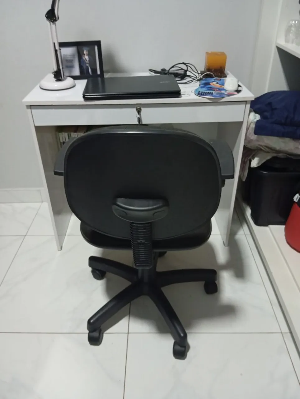 Cadeira de Escritório Preta com Rodinhas