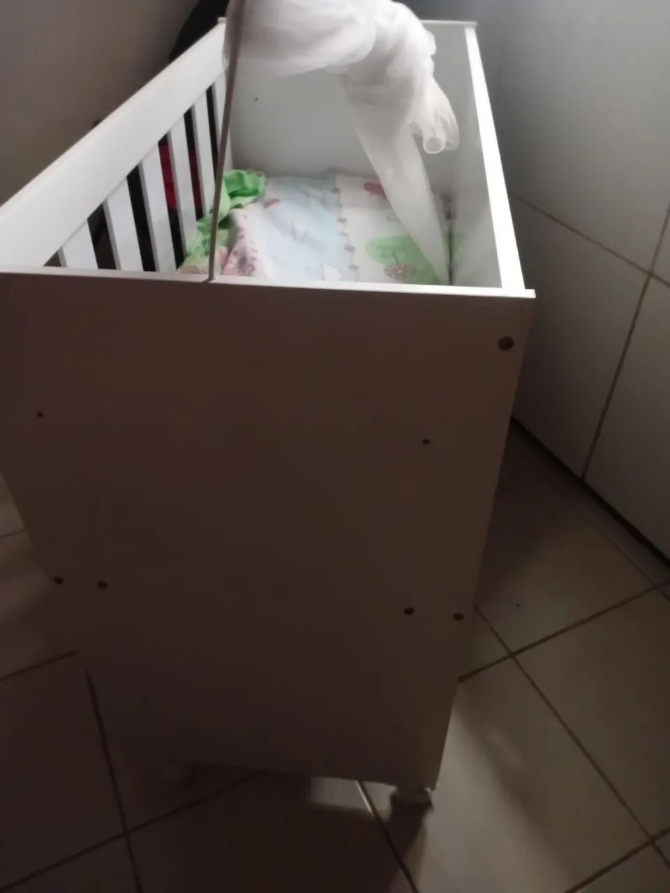 Vendo mine Berço de Bebê acompanha colchão apenas 1 mes de uso