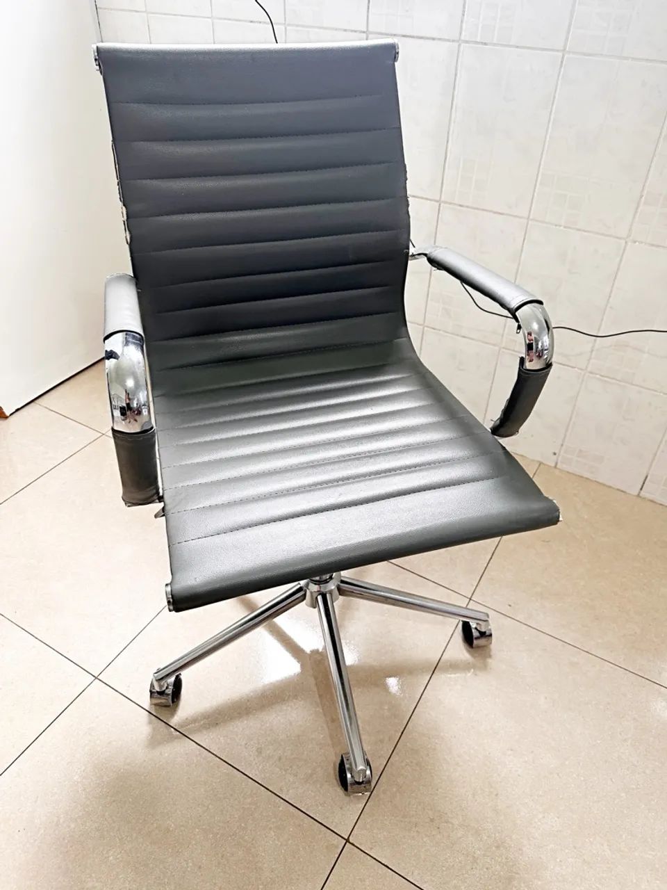 Cadeira de Escritório Giratória com Rodinhas