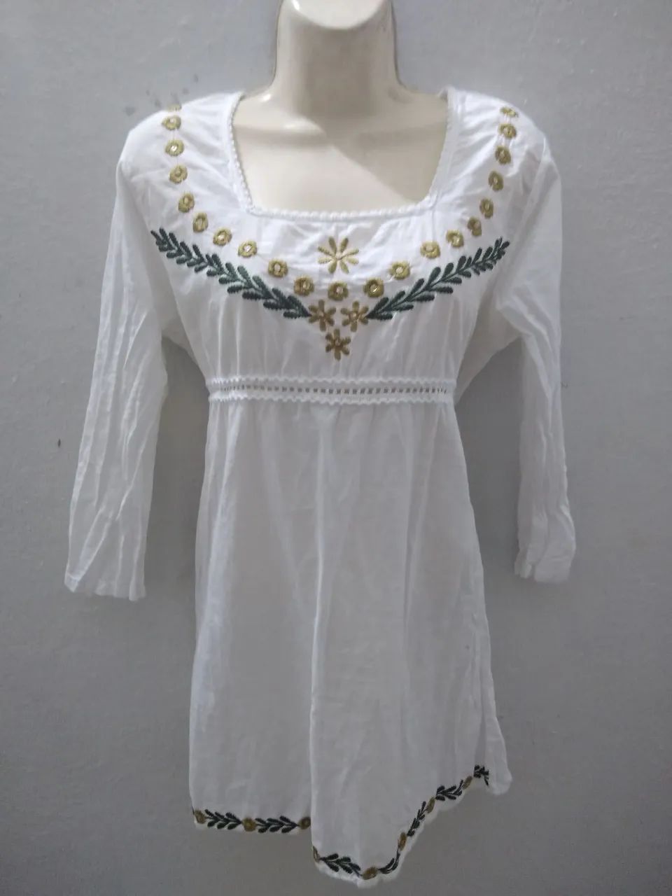 Vestido branco bordado 