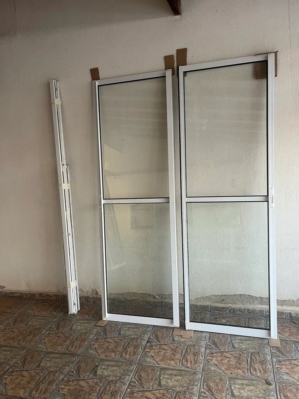 Porta de correr em alumínio com vidro 2,12 x 1,42 - Foto 3