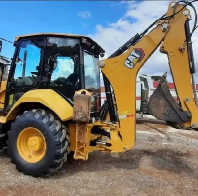 Retroescavadeira Caterpillar 2017 - Foto 2
