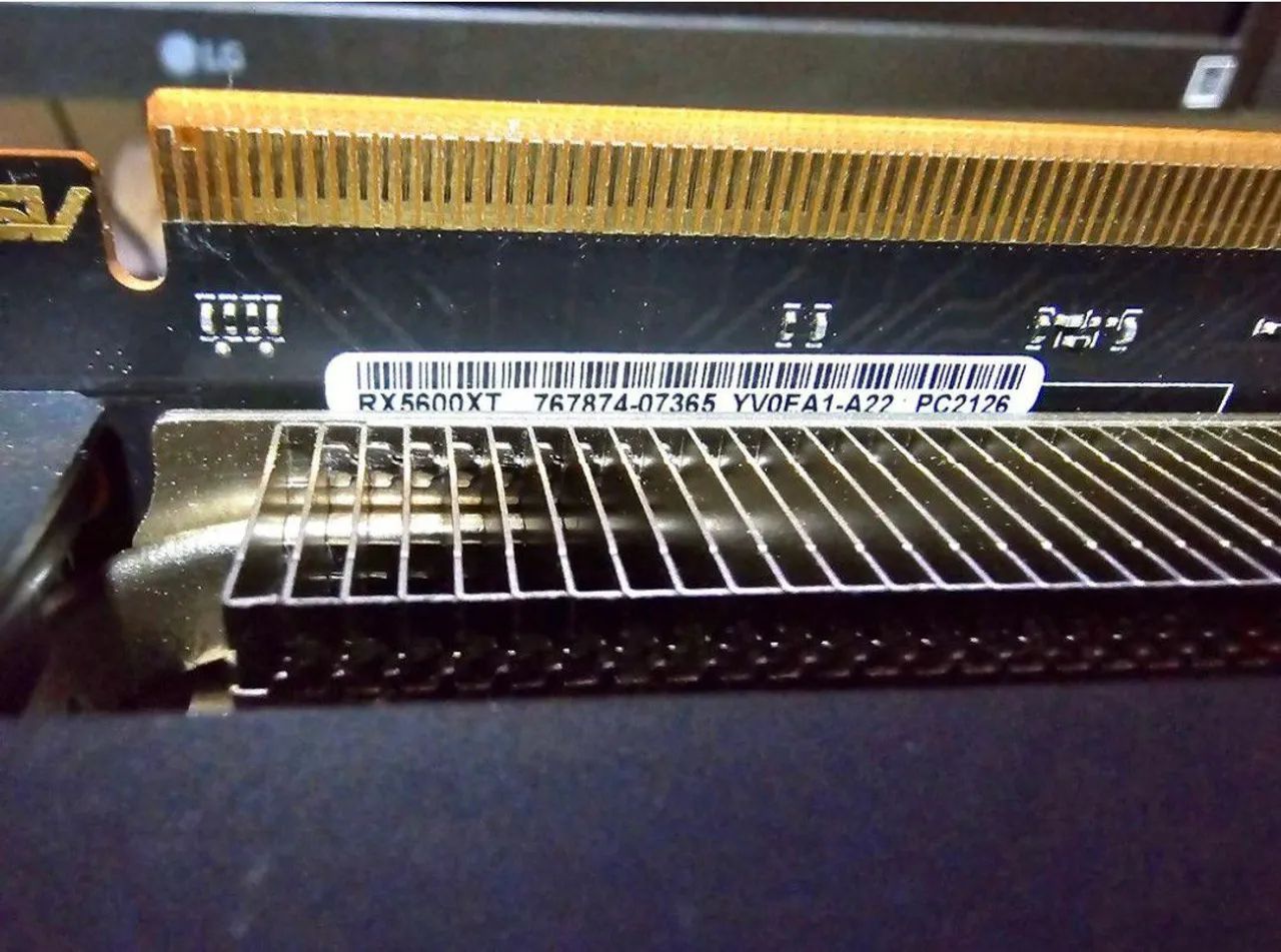 ASUS TUF Gaming 3 AMD Radeon RX 5600 XT TOP Edition - Foto 3