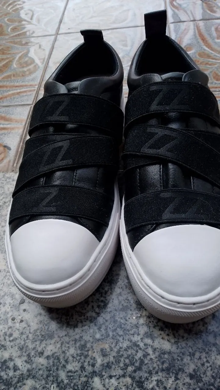 Tênis Slip On com Faixas Z