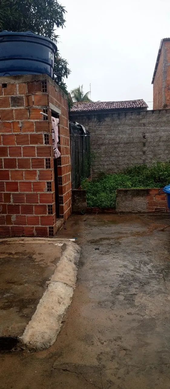 Casa com garagem 2 quarto banheiro na casa e no quintal cozinha sala 