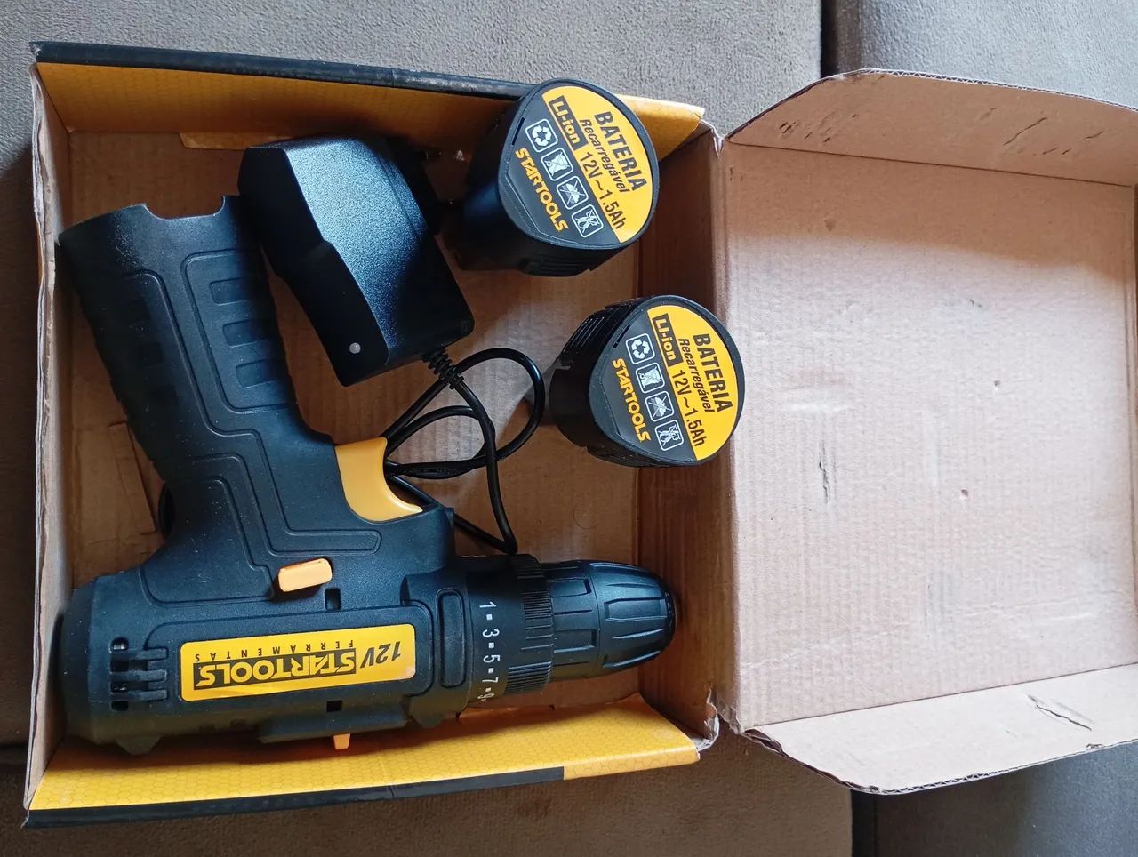 Parafusadeira e Furadeira a Bateria STARTOOLS .64629340386690121