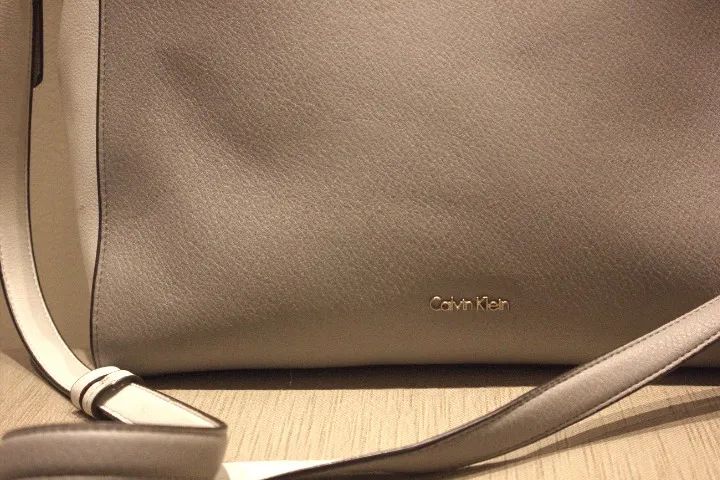 Bolsa Calvin Klein Recorte Cinza - Foto 5