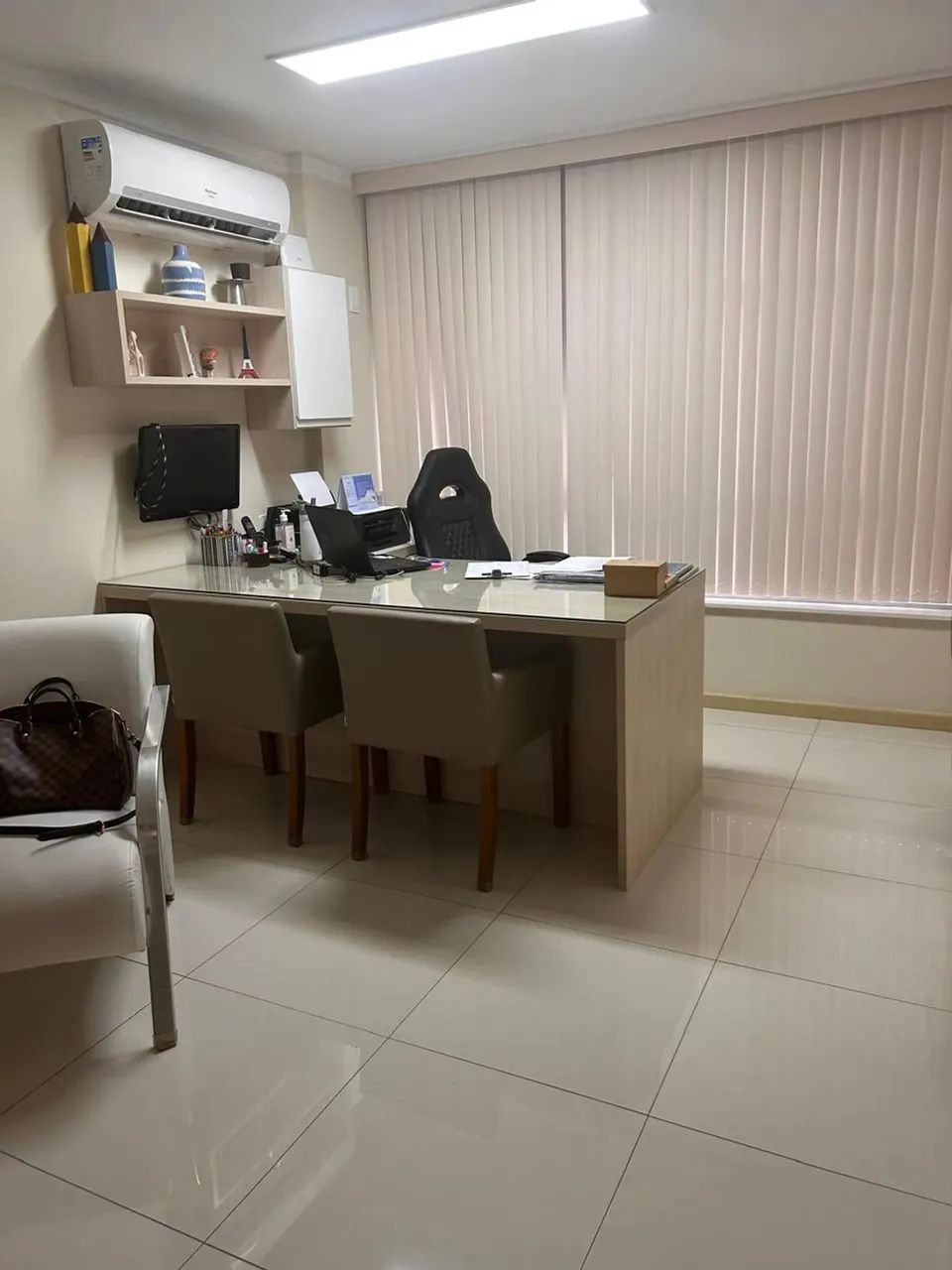 Linda sala comercial no miolo de Icaraí - Niterói - RJ