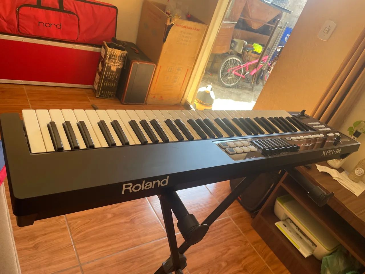 Teclado Roland XPS-10 (Acompanha bag, pedal de sustain e fonte).