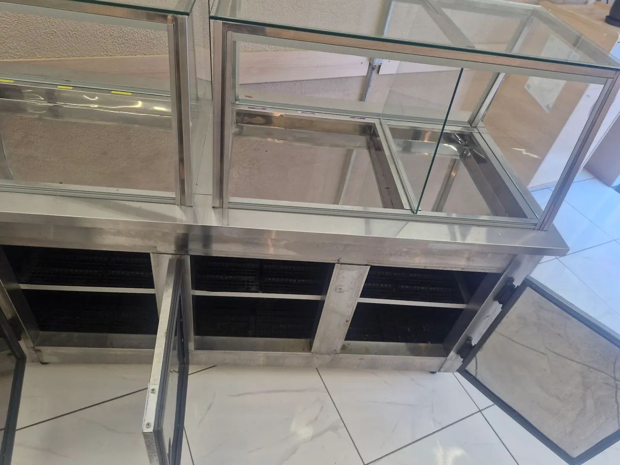 Balcão refrigerado com 3 portas e vidro expositor - Foto 2