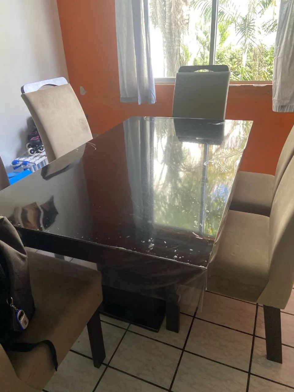 Mesa de jantar retangular com vidro espelhado cor preto - Foto 2