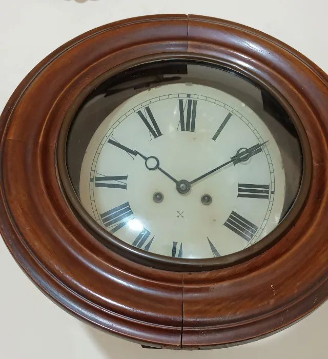 Relógio de parede Alemão Junghans, dito 'Olho de Boi', em madeira nobre. Ano +/- 1920 - Foto 2