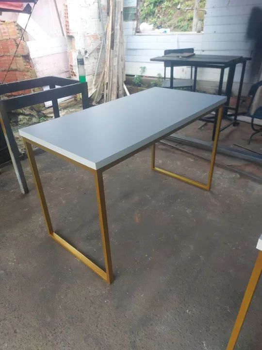 Mesa de Jantar em Metal Dourado com Tampo Branco - Foto 4