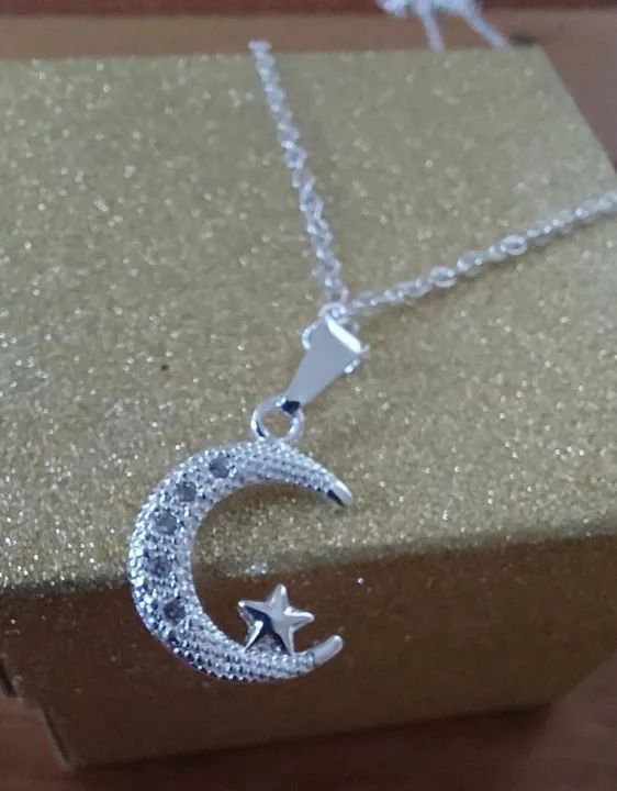 Colar Banhado a Prata com pingente de Prata Lua e Estrela - Novo