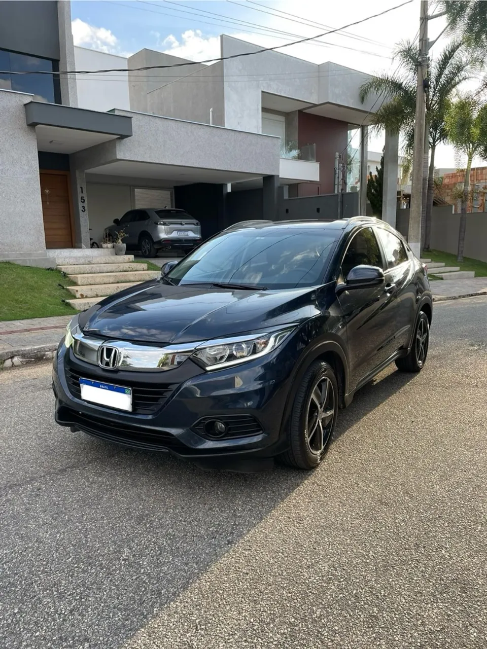 HRV com 4 pneus novos, carro de mulher! Vendendo porque estou comprando um apartamento.