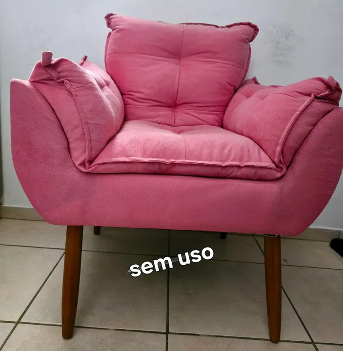 Poltrona Rosa em ótimo estado
