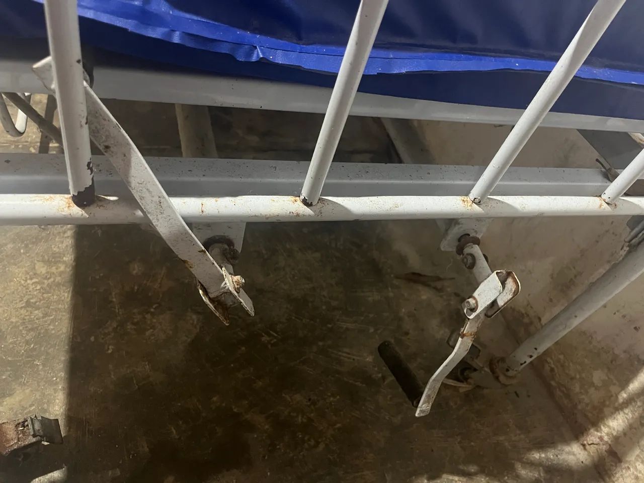 Cama hospitalar com o colchão  - Foto 2