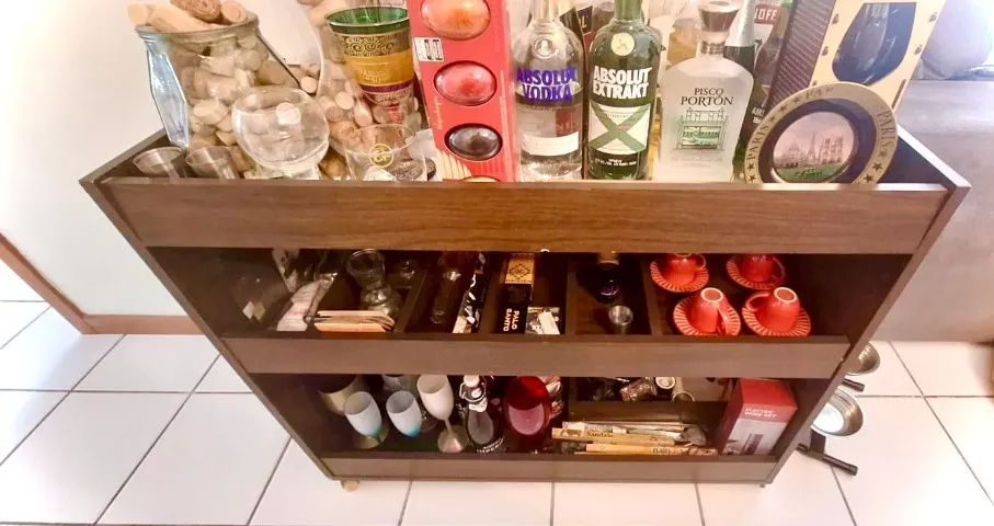 Aparador Bar Sala - em Madeira com Divisórias e Rodinhas - estado NOVO - Foto 2