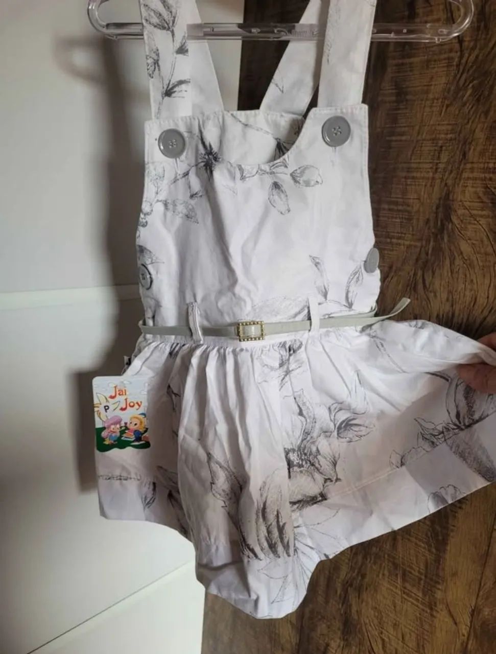 Vestido Infantil Branco floral com cinto  NOVO e botões P - Foto 2