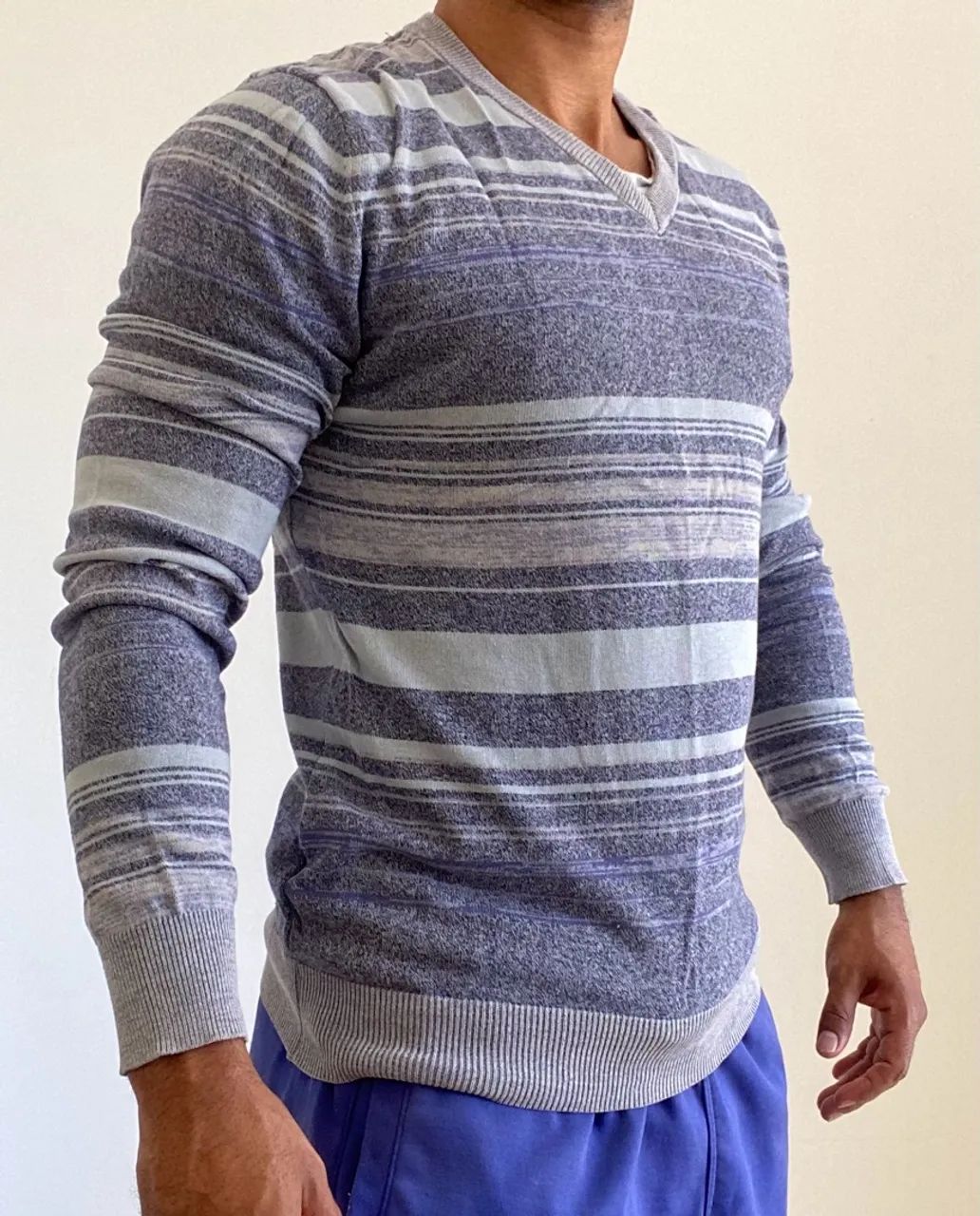 Suéter listrado masculino azul e cinza - Foto 3
