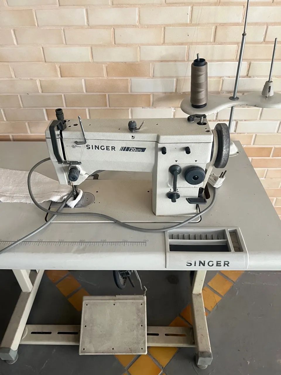 Máquina de Costura Industrial Singer 20U73
