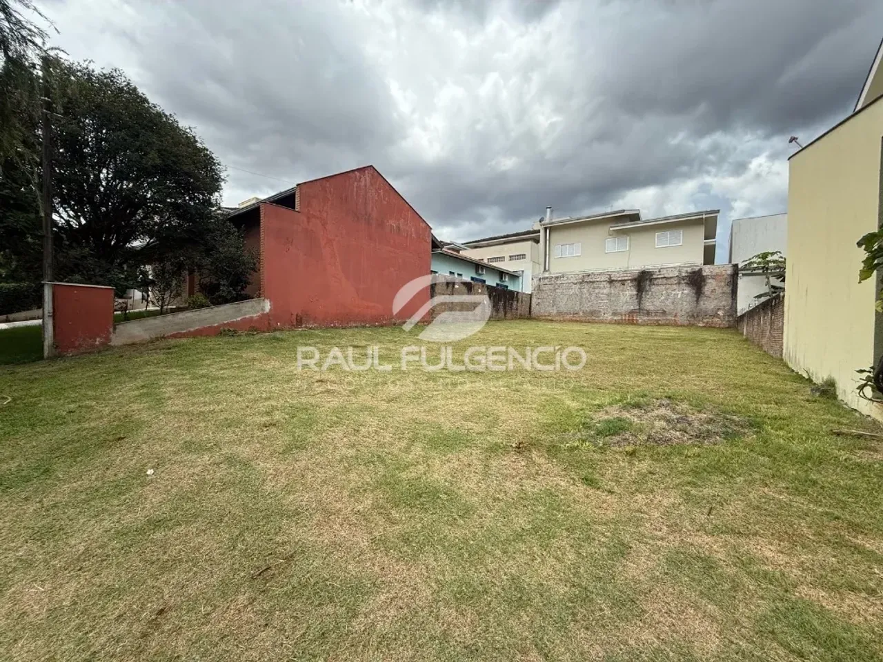 Terreno no Condomínio Vale do Arvoredo em Londrina