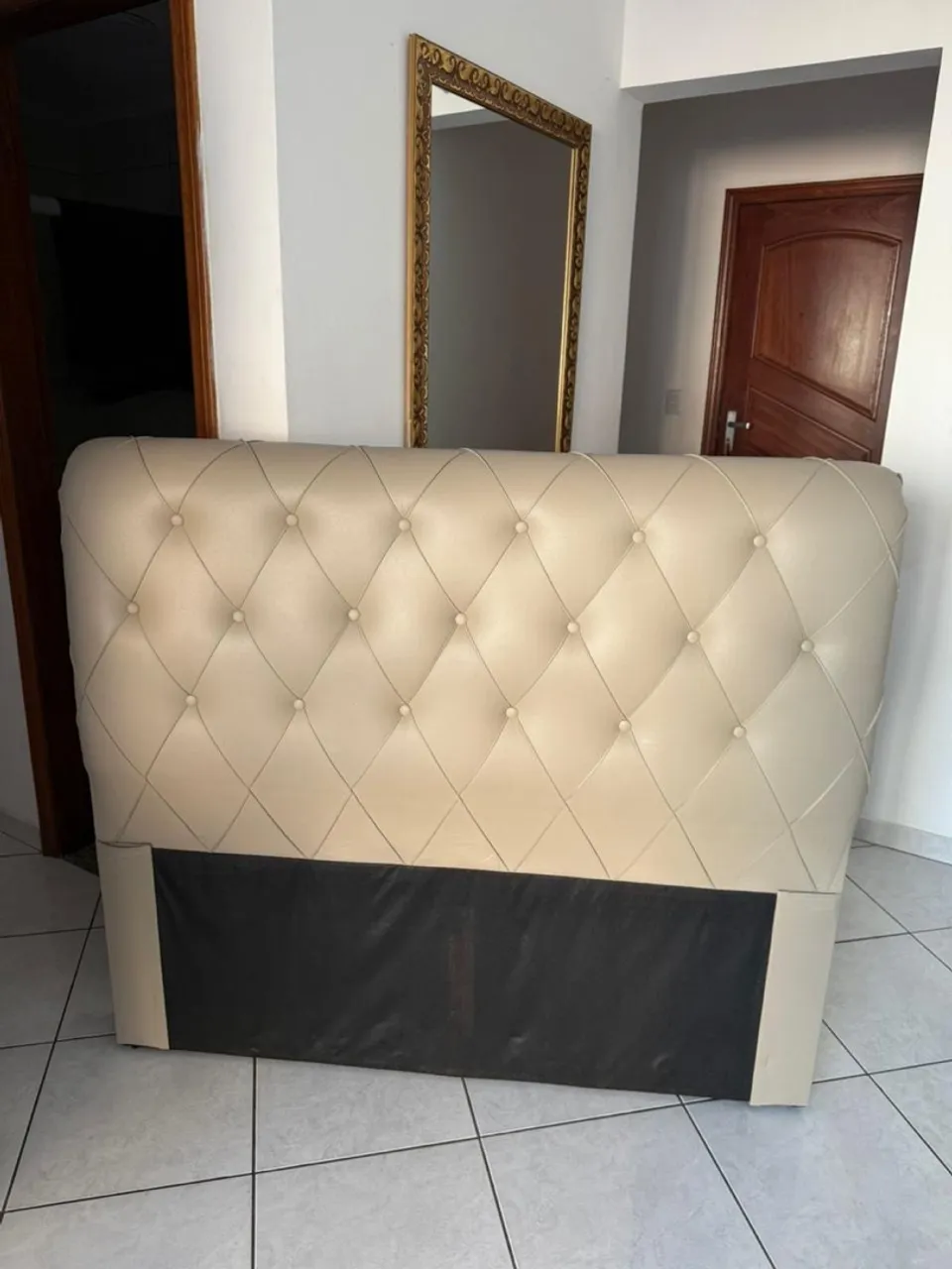 Cabeceira de Cama Estofada Bege