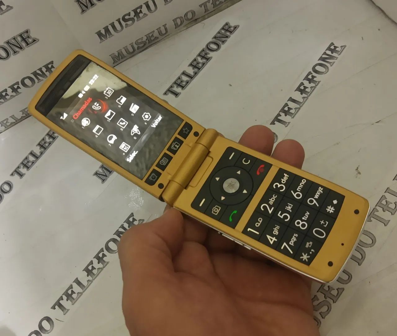 LG kF300 dourado Flip celular antigo RELÍQUIA funcionando  - Foto 4