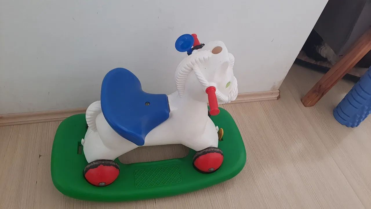 Motoca e cavalo de brinquedo - Foto 4